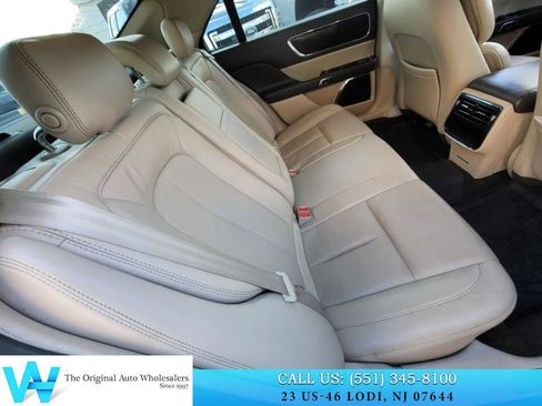 Used 2017 Lincoln Continental Select image 17