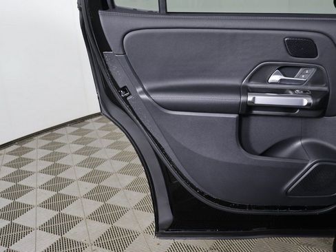 Used 2025 Mercedes-Benz GLB 250 4MATIC image 22