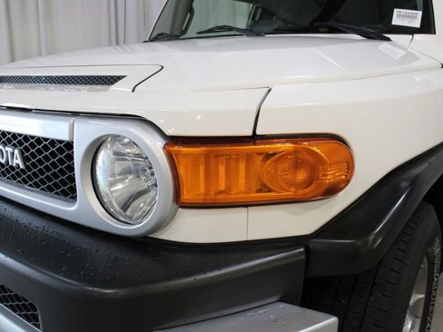 Used 2013 Toyota FJ Cruiser 4WD w/ Upgrade Pkg image 33