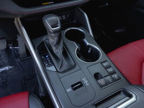 Certified 2024 Toyota Highlander XSE image 16