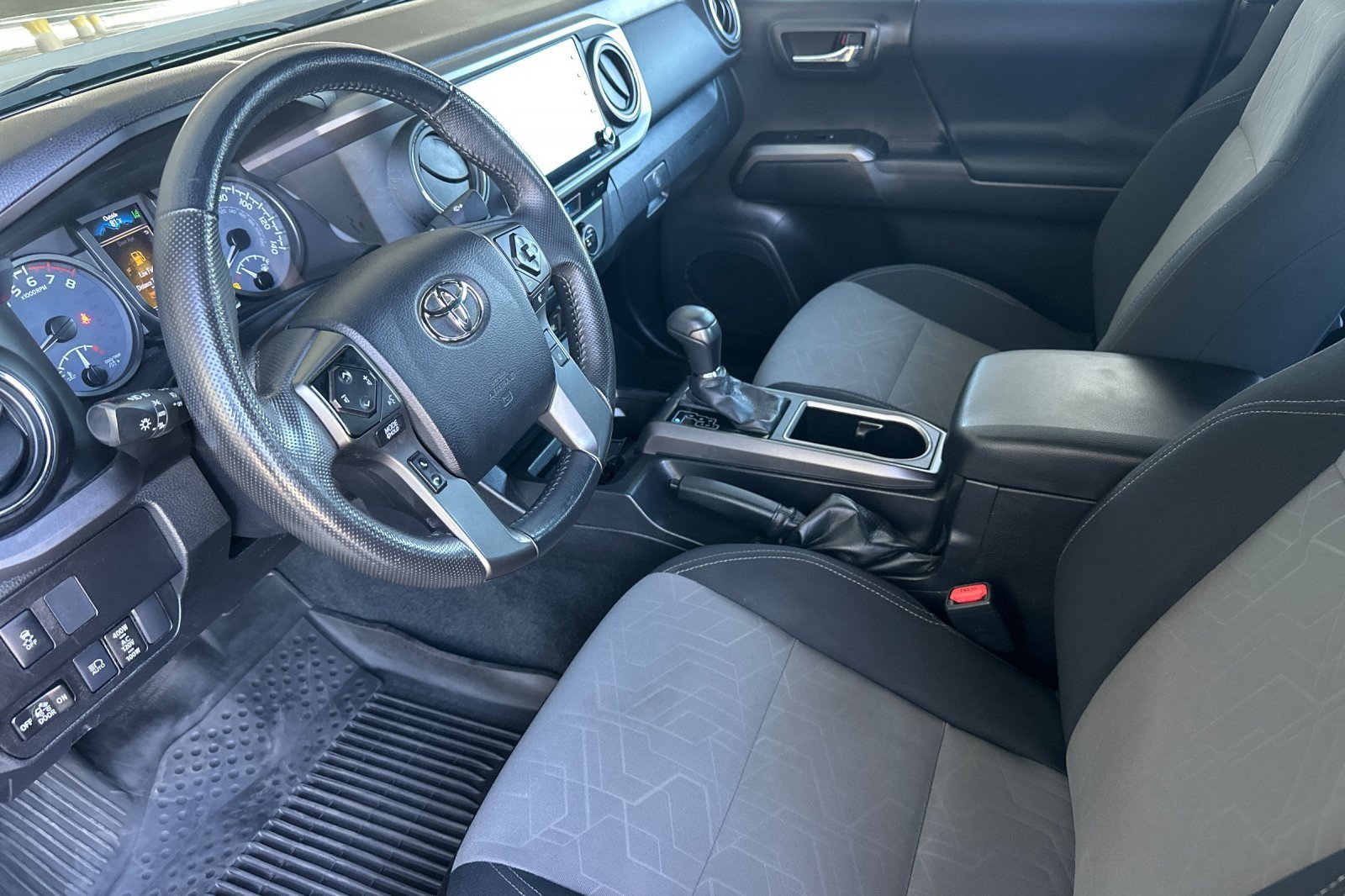 Certified 2023 Toyota Tacoma TRD Off-Road AWD/4WD image 9