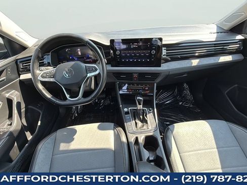 Used 2025 Volkswagen Jetta SE FWD image 14