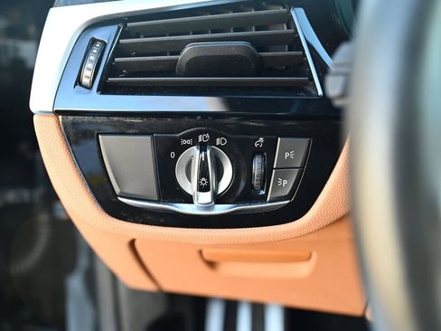 Used 2022 BMW M550i xDrive w/ Premium Package image 26