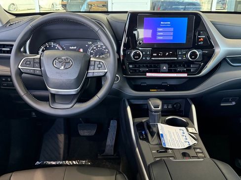 New 2026 Toyota Highlander XLE image 27