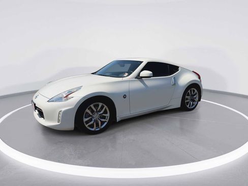 Used 2014 Nissan 370Z Coupe RWD image 4