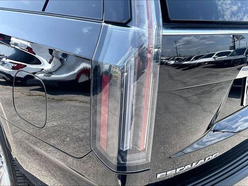 Used 2025 Cadillac Escalade ESV Premium Luxury AWD/4WD image 42
