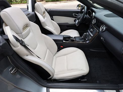Used 2013 Mercedes-Benz SLK 250 image 31