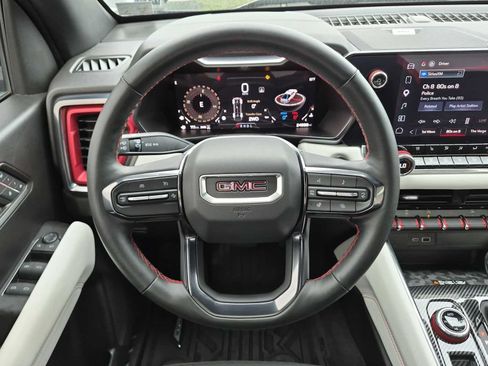 Used 2024 GMC Canyon AT4X AWD/4WD image 25