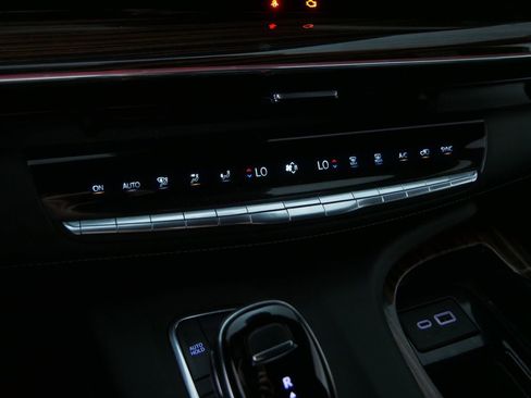 Used 2024 Cadillac Escalade ESV Luxury AWD/4WD image 27
