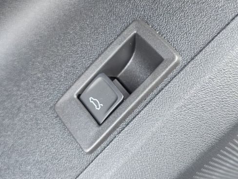 New 2025 Audi SQ5 Prestige image 22