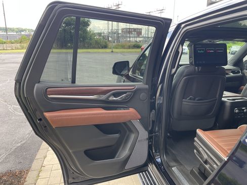 Used 2023 GMC Yukon Denali Ultimate AWD/4WD image 22