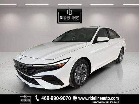 Used 2024 Hyundai Elantra SEL image 3
