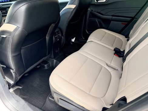 Used 2022 Ford Escape SEL w/ Technology Package image 11