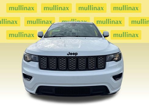 Used 2020 Jeep Grand Cherokee Altitude RWD image 11