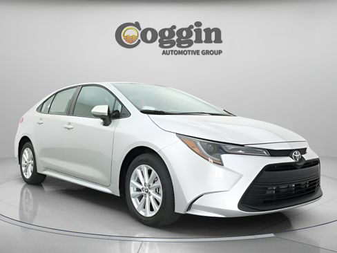 Used 2026 Toyota Corolla LE w/ LE Premium Package FWD image 25