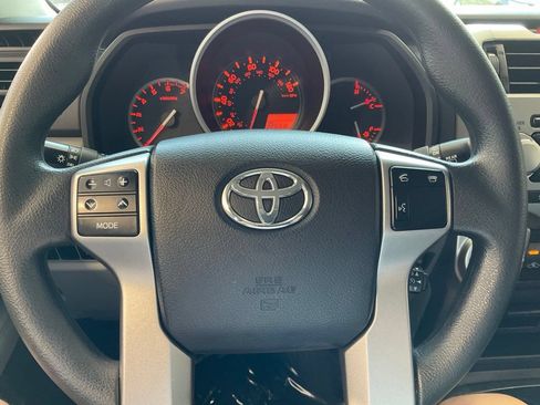 Used 2013 Toyota 4Runner SR5 w/ Convenience Pkg AWD/4WD image 11