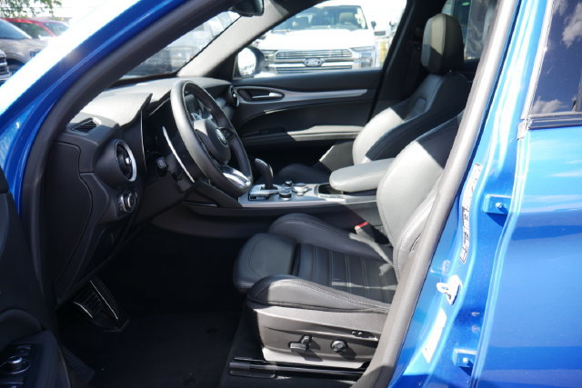 Used 2024 Alfa Romeo Stelvio Veloce AWD/4WD image 2