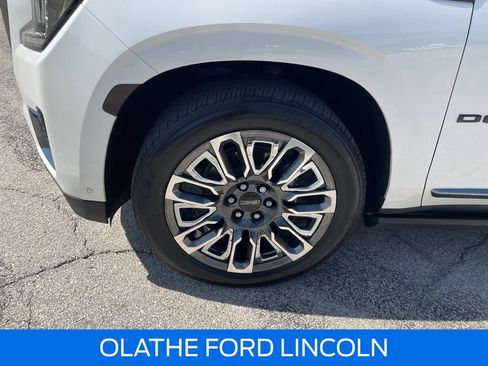 Used 2023 GMC Yukon XL Denali Ultimate AWD/4WD image 26
