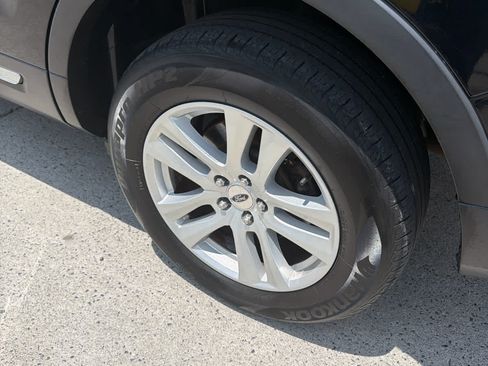 Used 2018 Ford Explorer XLT w/ Equipment Group 202A AWD/4WD image 10