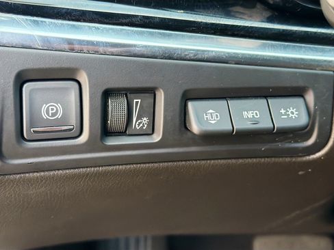 Used 2022 Cadillac XT6 Premium Luxury w/ Technology Package image 37