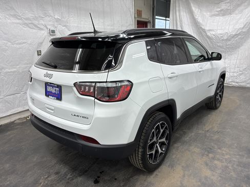 Certified 2025 Jeep Compass Limited AWD/4WD image 5