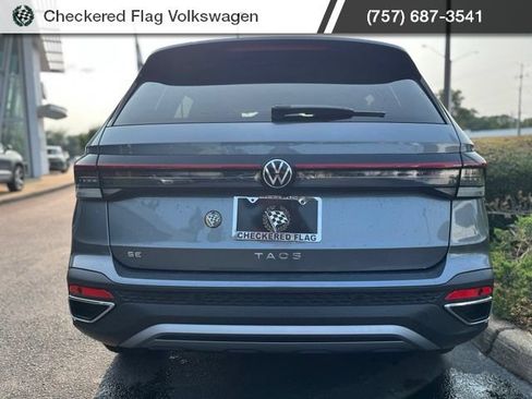Certified 2025 Volkswagen Taos SE FWD image 10