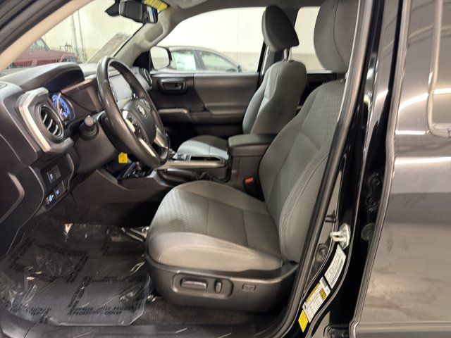 Used 2022 Toyota Tacoma SR5 AWD/4WD image 14