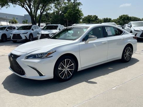 Certified 2025 Lexus ES 300h w/ Premium Package FWD image 3