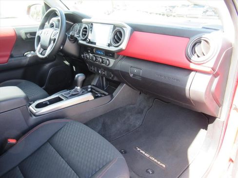 Used 2023 Toyota Tacoma SR5 w/ Technology Package AWD/4WD image 12