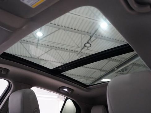 Used 2023 Cadillac XT4 Luxury w/ Cold Weather Package AWD/4WD image 18