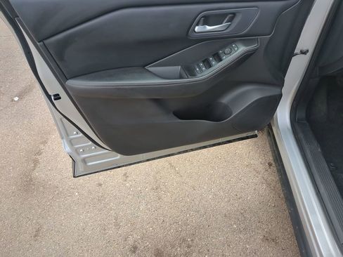 Used 2025 Nissan Rogue SV image 21