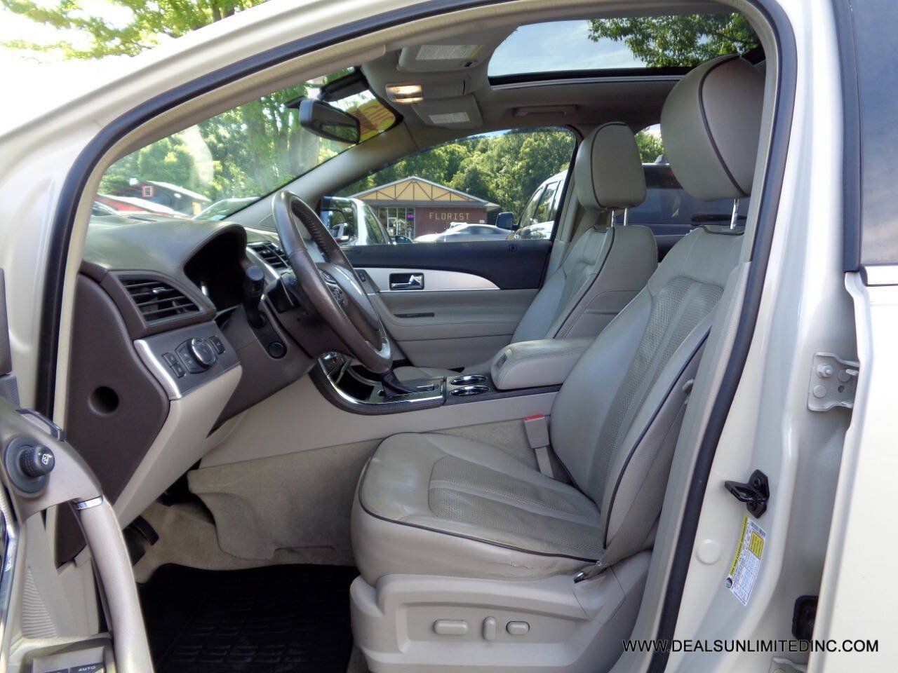 Used 2015 Lincoln MKX AWD w/ Equipment Group 102A image 9