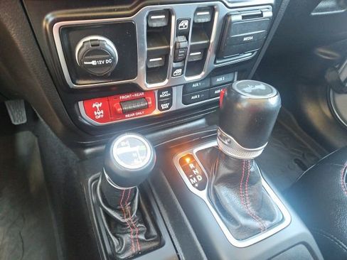 Used 2022 Jeep Wrangler Unlimited Rubicon w/ Cold Weather Group image 17