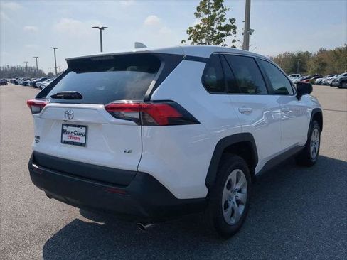 Certified 2022 Toyota RAV4 LE FWD image 6