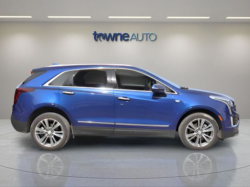 Used 2023 Cadillac XT5 Premium Luxury w/ Technology Package AWD/4WD image 6