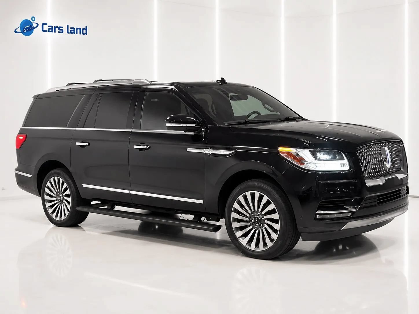 Used 2019 Lincoln Navigator L Reserve w/ Cargo Package AWD/4WD image 2