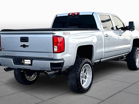 Used 2017 Chevrolet Silverado 1500 LTZ Z71 w/ LTZ Plus Package image 13