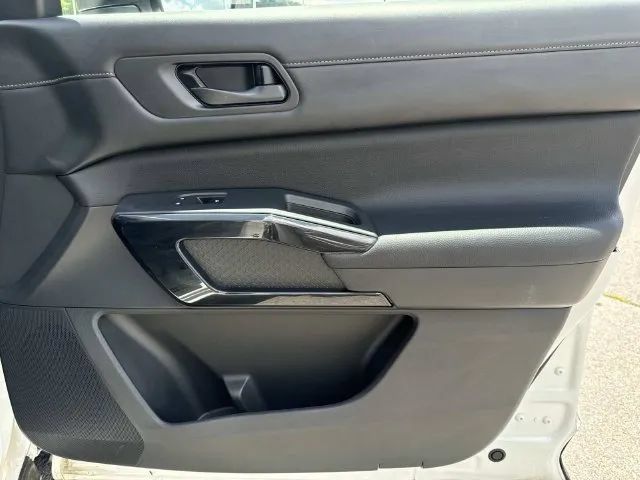 Certified 2025 Nissan Pathfinder SV AWD/4WD image 28