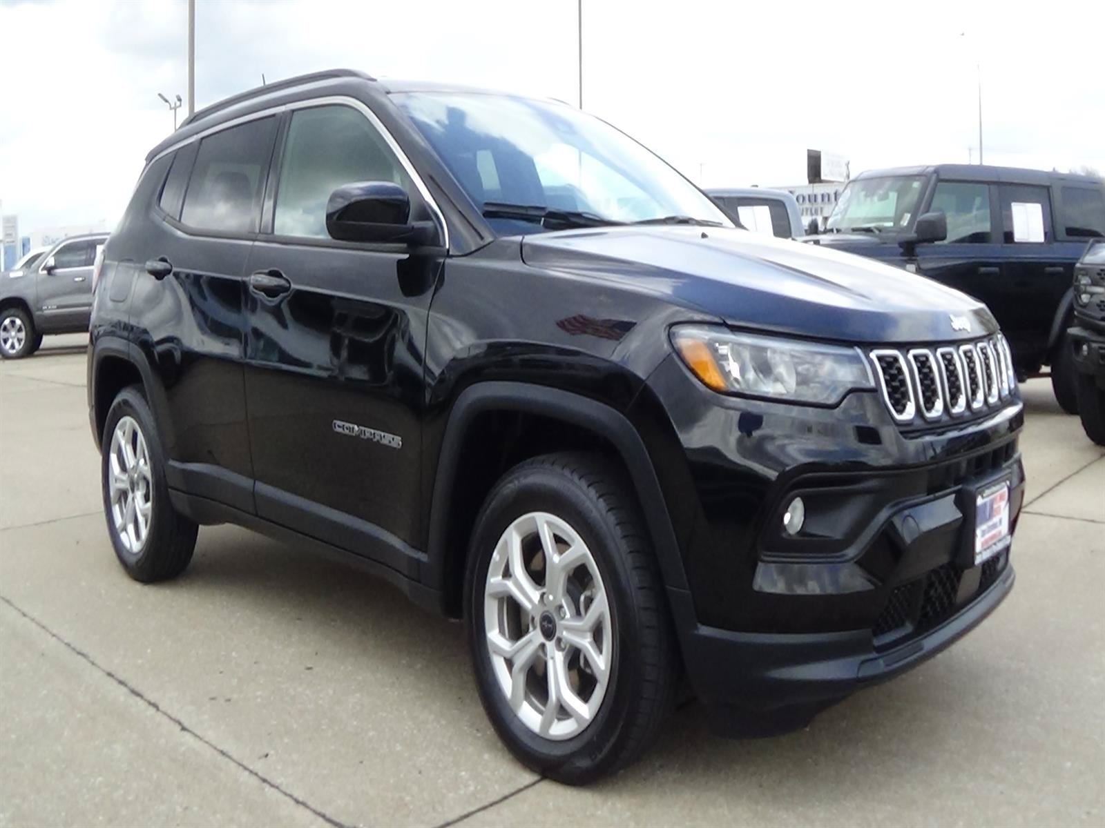 Certified 2025 Jeep Compass Latitude AWD/4WD image 4