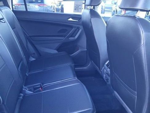 Used 2021 Volkswagen Tiguan SE image 18