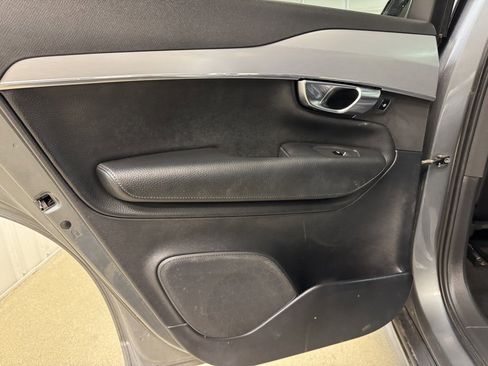 Used 2018 Volvo XC90 T5 Momentum w/ Convenience Package image 16