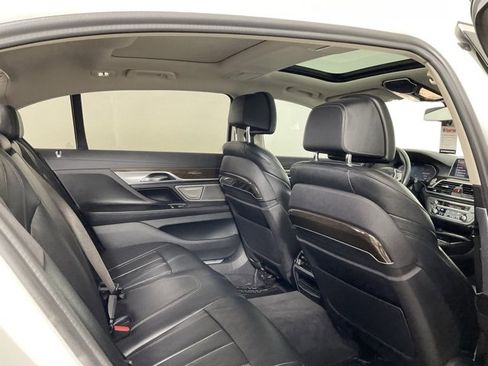 Used 2020 BMW 740i image 18