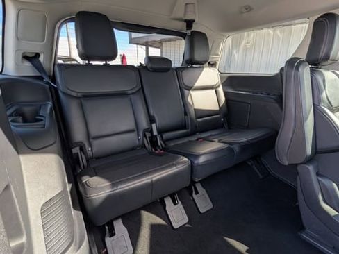 Used 2025 Ford Expedition Platinum AWD/4WD image 39