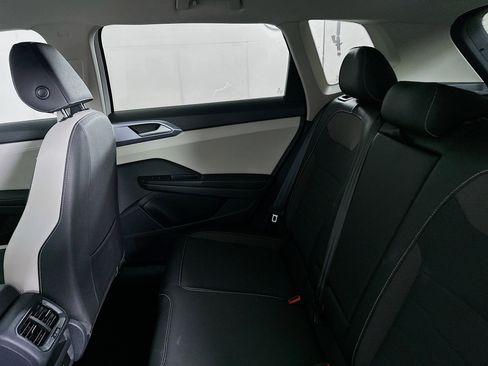 Used 2025 Volkswagen Taos SE image 26