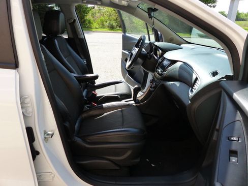Used 2021 Chevrolet Trax LT w/ Redline Edition AWD/4WD image 41