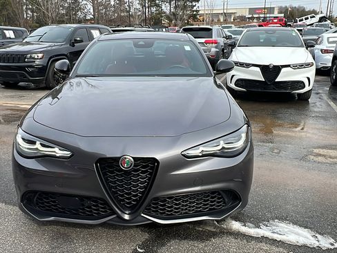Used 2024 Alfa Romeo Giulia Veloce image 3