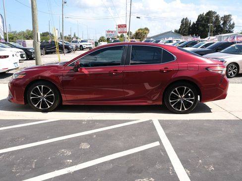 Used 2018 Toyota Camry SE FWD image 8