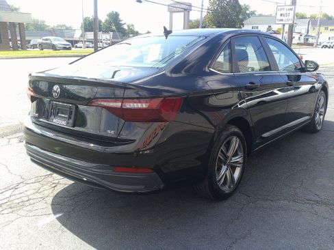 Used 2024 Volkswagen Jetta SE FWD image 10