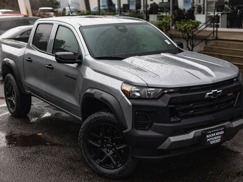 Used 2023 Chevrolet Colorado Trail Boss w/ Advanced Trailering Package image 2