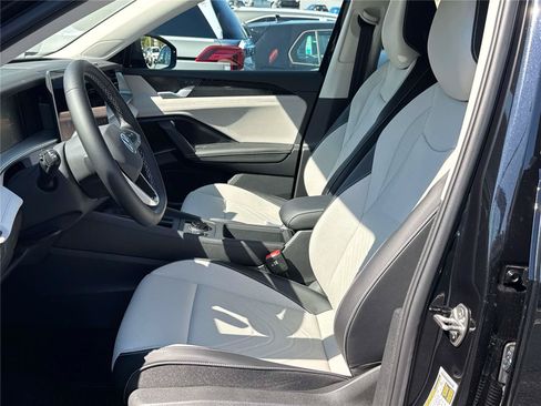 New 2026 Volkswagen Tiguan SE FWD image 11